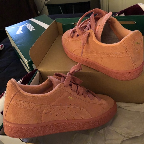 Suede Pumas - Picture 1 of 4